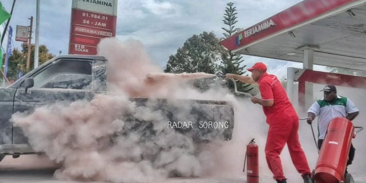 Mobil Pick-Up di SPBU Sorpus “Terbakar”