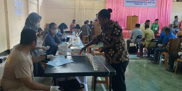 117 Calon Tetap Anggota MRP PBD Jalani Tes Urine