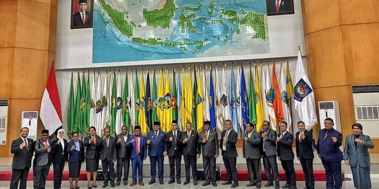 Lantik 17 Pejabat Pemprov PBD di JKT, Pj Gubernur: Dimana pun Semua Sah!