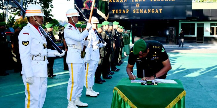 Danrem Pimpin Acara Laporan Korps Penyerahan Jabatan Kasi Intel