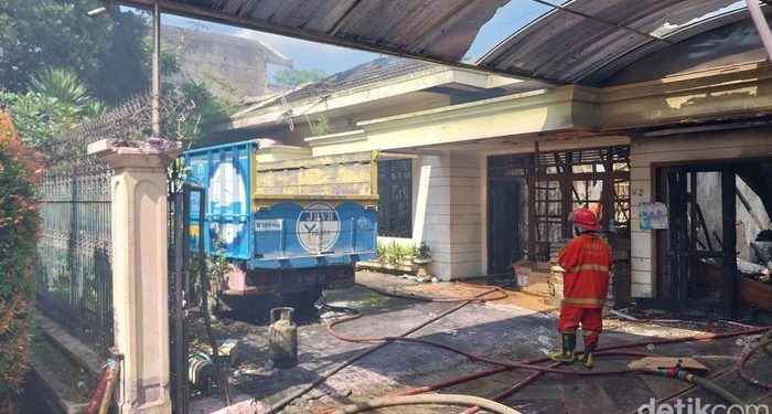 Rumah Sekaligus Gudang Furniture di Kota Malang Terbakar