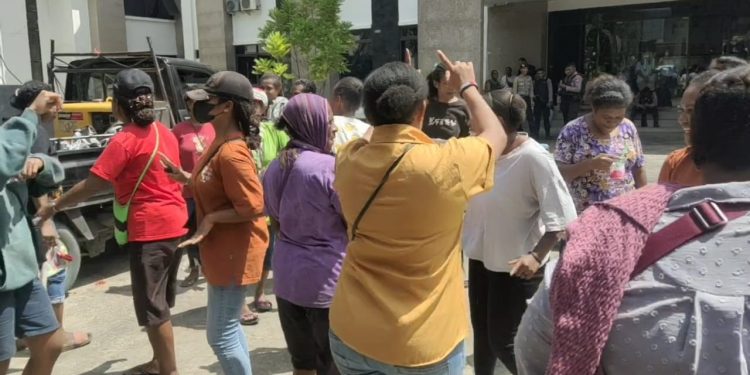 Unik, Aliansi Sorong Raya Kembali Lakukan Demo Diisi Acara Goyang