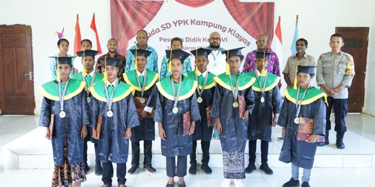 Sempat Vakum, SD YPK Klayas Gelar Prosesi Wisuda
