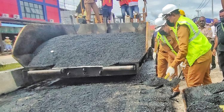 Kucurkan Rp12 M, Pemkot Aspal 5 Ruas Jalan Menuju Lokasi Wisata