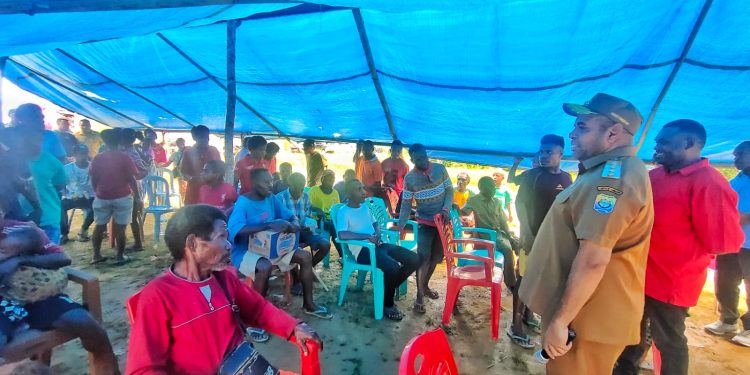 Dikunjungi Pj Bupati, Warga Bamusbama Minta Bangun Puskesmas-PLTA