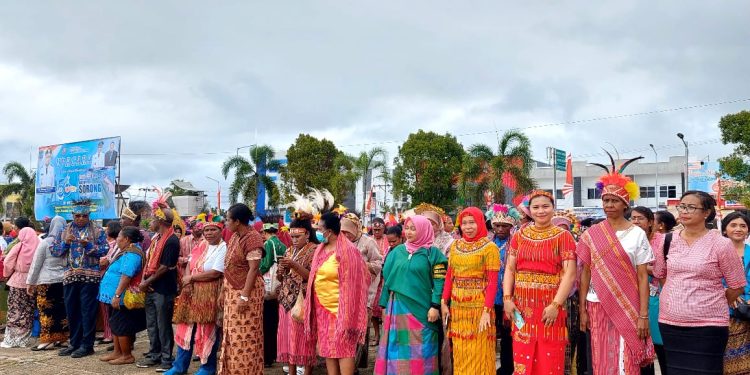 Wujudkan Rumah Kebhinekaan, Upacara HUT ke-56 Kabsor Gunakan Busana Adat