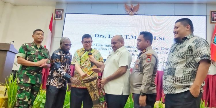 Kelola Dana Desa, Pj Bupati Tambrauw Terapkan Siskeudes