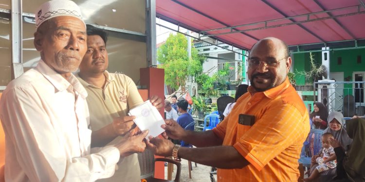 Politikus Partai Hanura Yustus Kambu Sumbang 1 Ekor Sapi Kurban