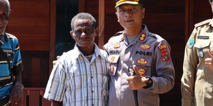 Disabilitas di Seget Dihadiahi Rumah Baru oleh Kapolres Sorong