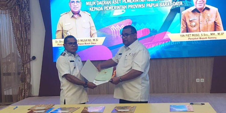 Pemkab Sorong Serahkan Aset Stadion Wombik kepada Pemprov PBD