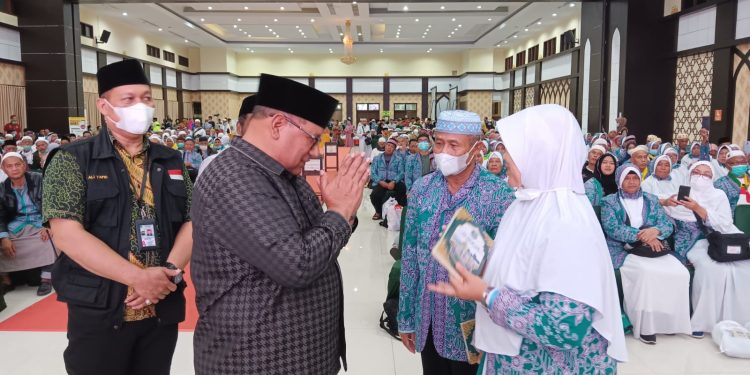 Tiba di Makassar, Jemaah Haji Asal PBD Disambut Langsung Pj Gubernur Musa’ad
