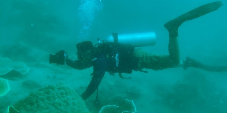 Prajurit Dislambair Koarmada III Latihan Fotografi Bawah Laut