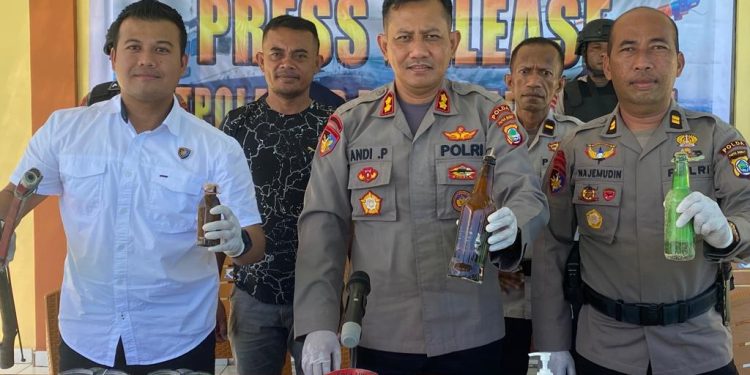 Ditpolairud Tangkap Dua Nelayan Pengeboman Ikan di Pulau Senapan