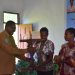 Tingkatkan SDM Perempuan Papua, Pemkab Sorong Beri Pelatihan Tenun Ikat