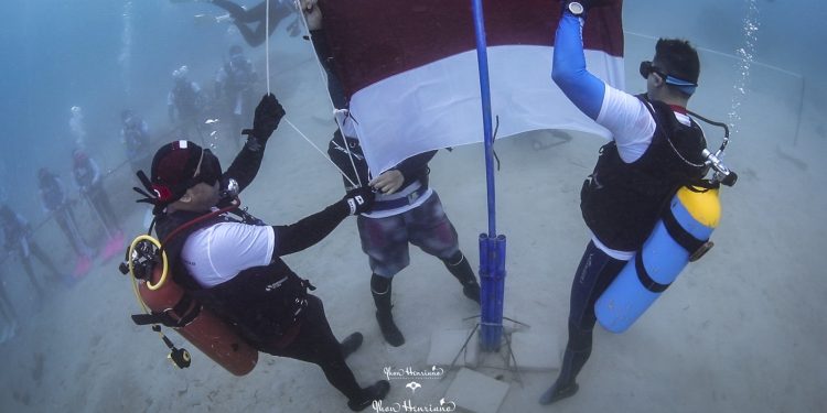 SKK Migas-Pertamina EP Papua Gelar Upacara Bawah Air di Pulau Soop