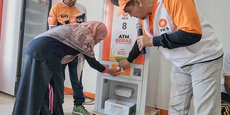 Bantu Pemerintah Lawan Kemiskinan, PKS PBD Hadirkan ATM Beras