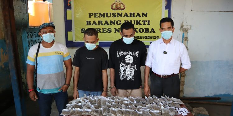 Ganja 1.05 Kg Dimusnahkan, Dua Tersangka Ditangkap