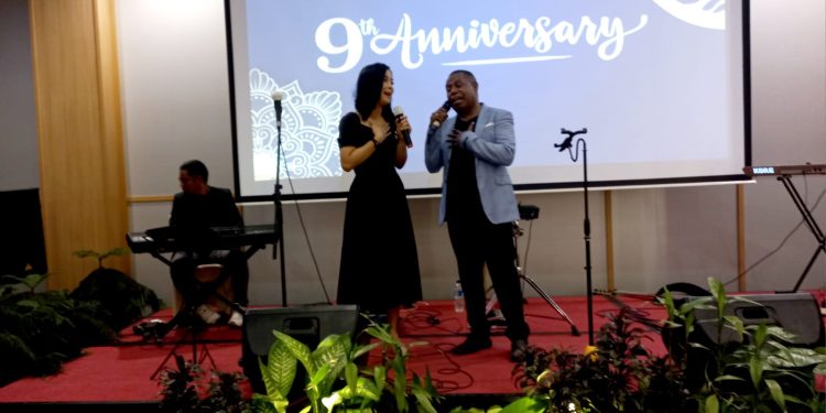 HUT Swissbel-Hotel Sorong Dimeriahkan Edo Kondologit
