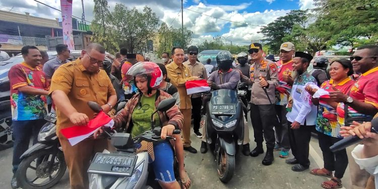 Meriahkan HUT RI, IKAPY Bagi Seribu Bendera Merah Putih