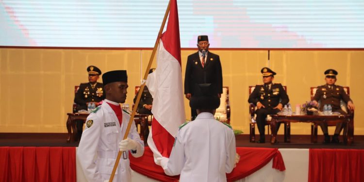 Kukuhkan 40 Anggota Paskibraka Kota Sorong, Pj Wali : Putra/i Pilihan