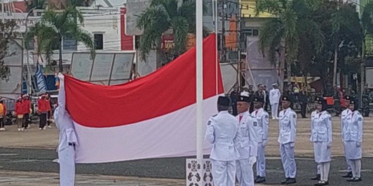Cuaca Mendung Tak Surutkan Semangat Upacara HUT RI Ke-78 di Kabupaten Sorong
