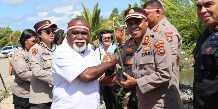 Penghijauan, Polresta Sorong Kota-Dinas LHKP PBD Tanam 1000 Bibit Mangrove