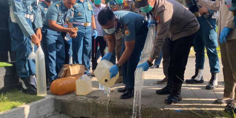 Ditutupi Sayuran,  Lantamal XIV Gagalkan Penyelundupan 500 Liter Miras CT dan Sofi di KM Sinabung