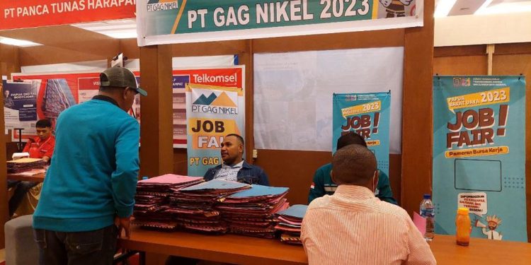 Stand PT Gag Nikel Terima Puluhan Berkas Pencaker
