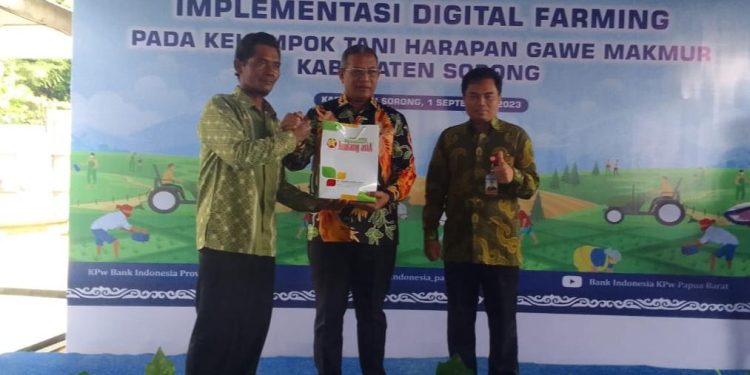 Tingkatkan Produksi Pertanian, BI Serahkan Alat Digital Farming