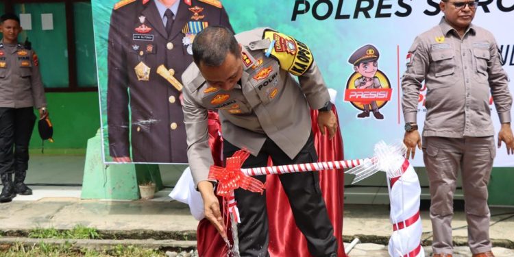 Sasar Ponpes Nurul Yaqin, Polres Sorong Serahkan Bantuan Sumur Bor & Pompa Air