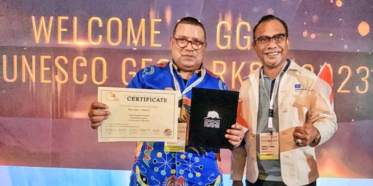 Raja Ampat Terima Sertifikat UNESCO Global Geopark, Pj Gubernur:Kekayaan Dunia Patut Dijaga!