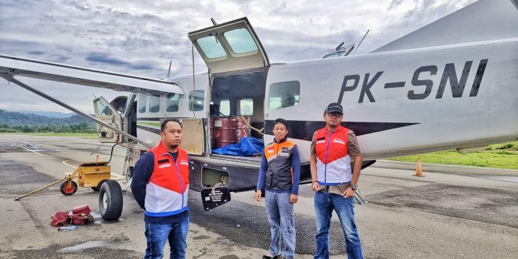 Salurkan BBM 1 Harga di Daerah 3T, Pertamina Patra Niaga Papua Maluku Gunakan Pesawat