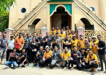 Jawara Bersihkan Masjid di Rawa Indah