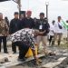 Bupati Samsuddin Anggiluli Letakkan Batu Pertama Pembangunan Sekretariat Ikaswara Sorong Selatan