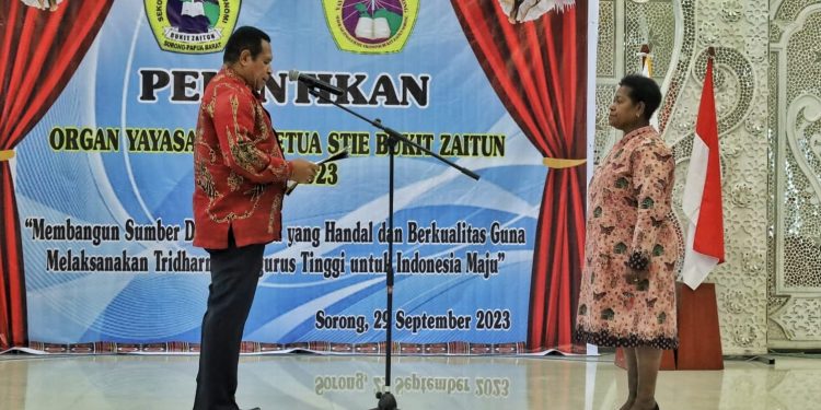 Ketua Yayasan-Ketua STIE Bukit Zaitun Sorong Dilantik