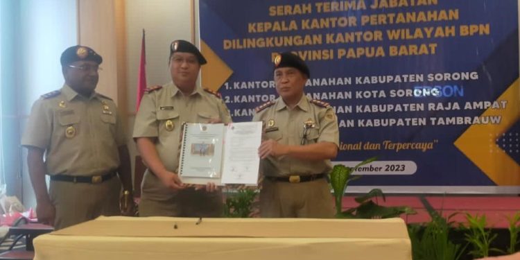 4 Kepala Pertanahan Kanwil BPN Papua Barat Sertijab