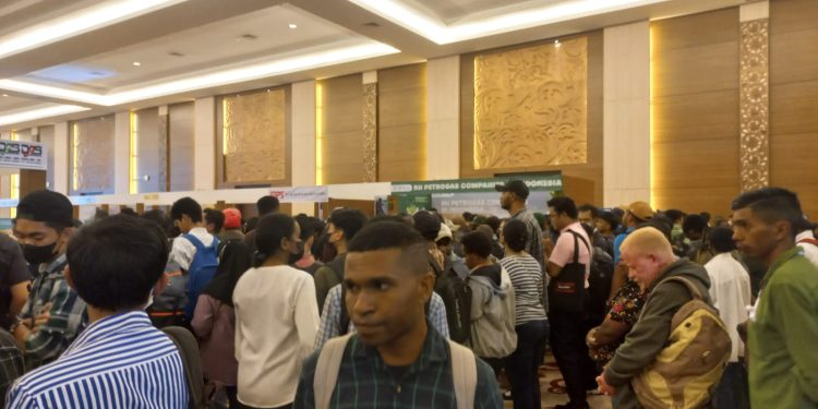Job Fair Dibuka, Ribuan Pencaker “Tumpah” di ACC Hotel Aimas