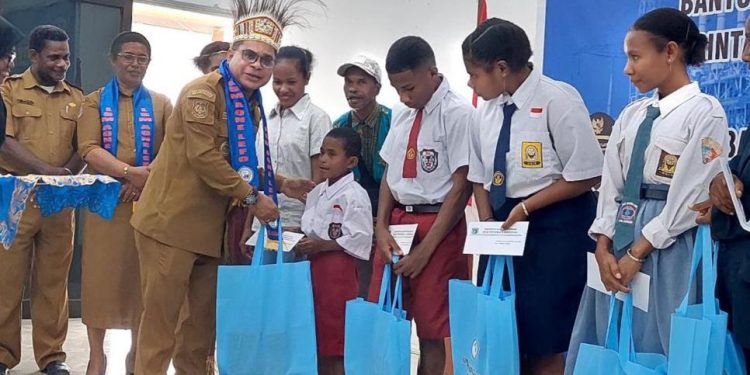 Pelajar & Mahasiswa Ring I Terima Beasiswa DBH Migas Hingga Belasan Juta