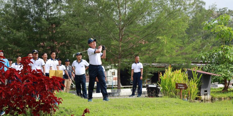 Silaturahmi Panglima Koarmada III, Pers Diajak Main Golf