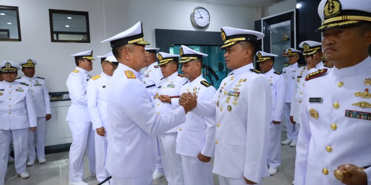 18 Perwira Menengah Koarmada III Naik Pangkat
