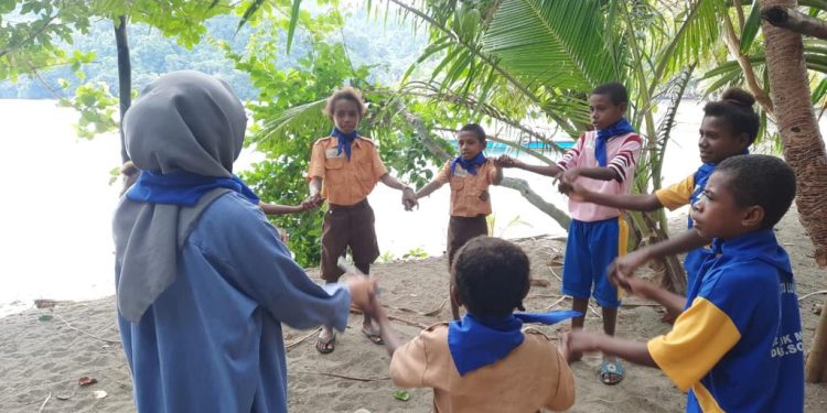 Luncurkan Program Inovatif, UNIMUDA Sorong Sasar Kampung Batu Lubang Pantai
