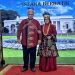 Berbalut Mahkota Papua, Pj Gubernur PBD-Ketua TP PKK Fashion Show di Istana Berbatik