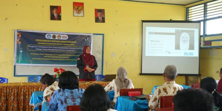 Implementasi Blended Learning, UNIMUDA Sorong Latih Puluhan Guru SMPN 2 Kabupaten Sorong