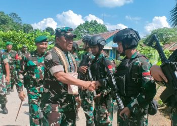 Pangdam Kasuari Kunjungi Pos Satgas Yonif 623 di Tambrauw