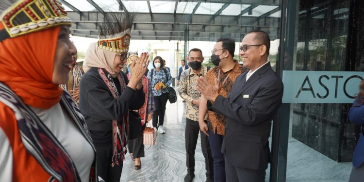 Menteri Hingga Rombongan Istri Pejabat Negara Ramai-ramai ke Aston Sorong
