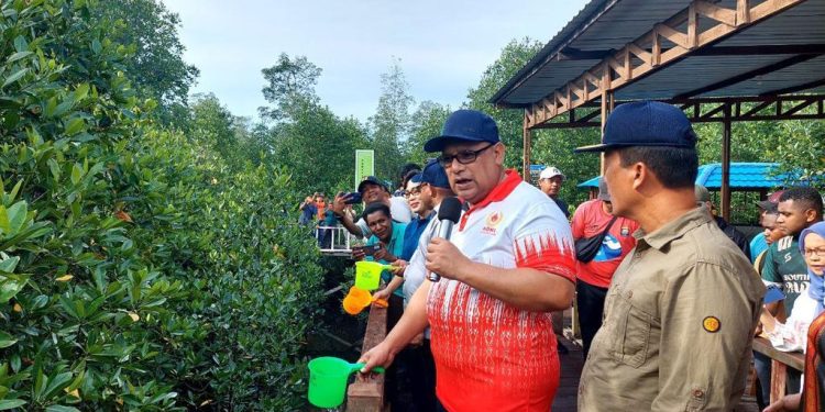 Perkuat Ekosistem Hutan Mangrove, Pj Gubernur PBD Sebar Seribu Bibit  Nila