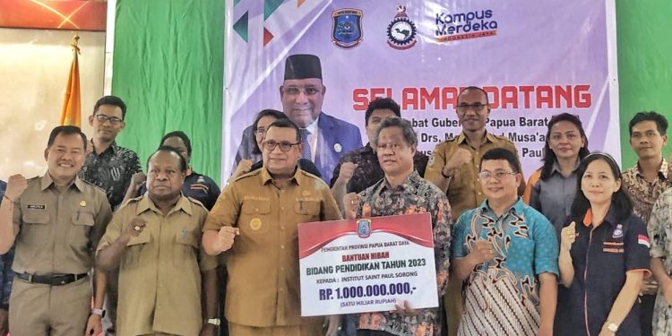 Pemprov PBD Salurkan Bantuan Dana Hibah Pendidikan ke 4 Kampus Sejumlah Rp4 Miliar