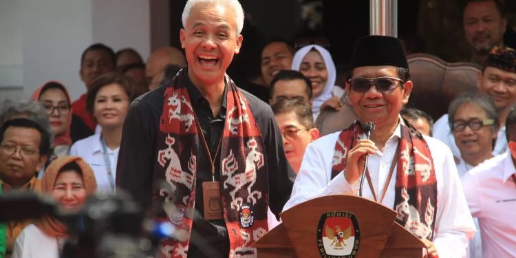 Kemeja Putih yang Dipakai Mahfud MD Mendaftar di KPU Sudah Disiapkan 5 Tahun Lalu