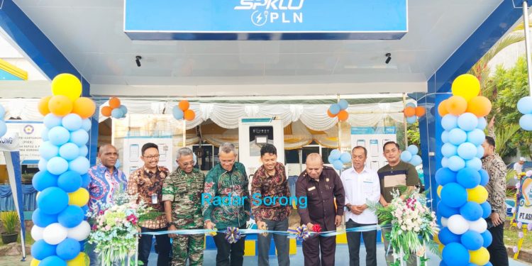 Wujudkan Electrifying Lifestyle di PBD, PLN UP3 Sorong Resmikan SPKLU