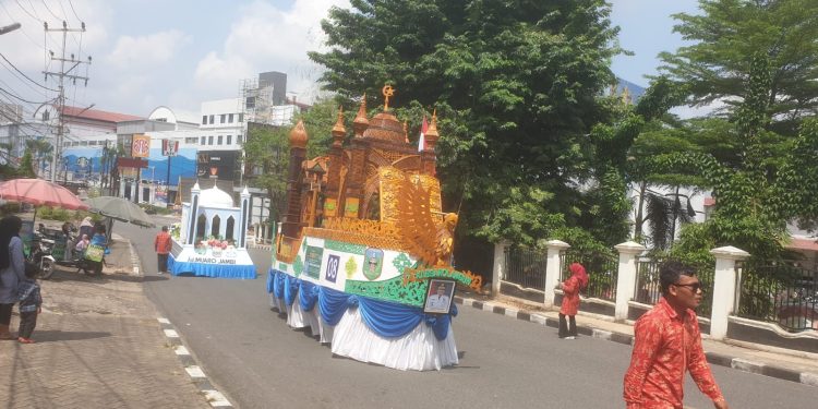 Peserta STQH Ikuti Pawai Ta’aruf